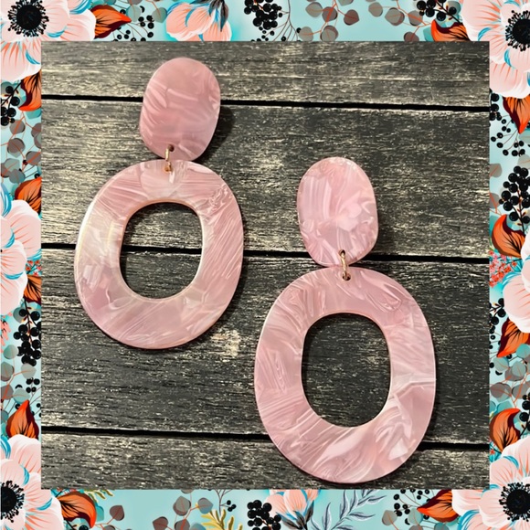 ⚠️ New. Light pink marbled acrylic statement earrings - Picture 3 of 4